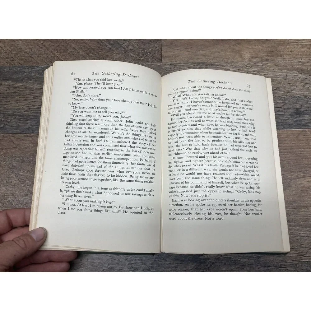 The Gathering Darkness by Thomas Gallagher, 1952 , 1st edition‎